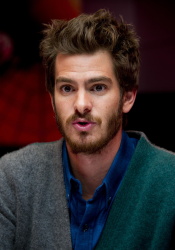 Andrew Garfield - Andrew Garfield - The Amazing Spider-Man 2 press conference portraits by Magnus Sundholm (Los Angeles, November 17, 2013) - 6xHQ DDmHr2Tf