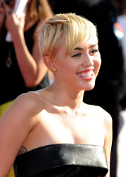 Miley Cyrus - 2014 MTV Video Music Awards in Los Angeles, August 24, 2014 - 350xHQ Db8lLm1I