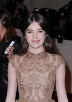 Hailee Steinfeld - Costume Institute Gala celebrating the opening of Alexander Mc Queen Savage Beauty, New York, 05/02/2011