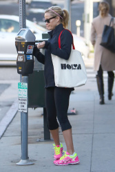 Reese Witherspoon - Out and about in Brentwood - February 5, 2015 (33xHQ) Dky3362i