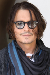 Johnny Depp - Dark Shadows press conference portraits by Vera Anderson (Los Angeles, April 29, 2012) - 27xHQ Dvj1c6OU