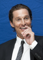 Matthew McConaughey - "The Lincoln Lawyer" press conference portraits by Armando Gallo (Beverly Hills, March 9, 2011) - 16xHQ EUzjk0wj