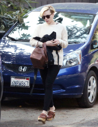 Scarlett Johansson - Out and about in LA - February 19, 2015 (28xHQ) EZnGgAV6