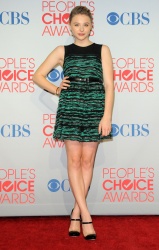 Chloe Moretz - 2012 People's Choice Awards at the Nokia Theatre (Los Angeles, January 11, 2012) - 335xHQ FIHNO8S8
