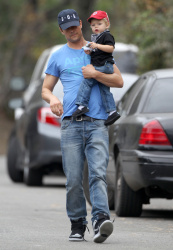 Josh Duhamel - Out for breakfast with his son in Brentwood - April 24, 2015 - 34xHQ FrIssSvw