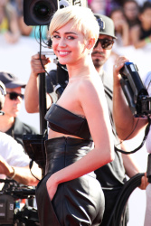 Miley Cyrus - 2014 MTV Video Music Awards in Los Angeles, August 24, 2014 - 350xHQ GSOYzXl5