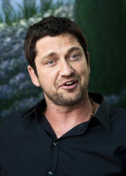 Gerard Butler - Gerard Butler - "The Ugly Truth" press conference portraits by Armando Gallo (Los Angeles, July 19, 2009) - 15xHQ Gb2JAbqB