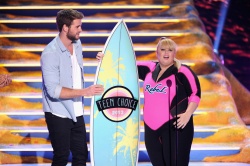 Liam Hemsworth - Teen Choice Awards 2013 at Gibson Amphitheatre (Universal City, August 11, 2013) - 22xHQ I21CheXE