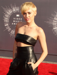 Miley Cyrus - 2014 MTV Video Music Awards in Los Angeles, August 24, 2014 - 350xHQ IcSlRKF8