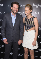Jennifer Lawrence и Bradley Cooper - Attends a screening of 'Serena' hosted by Magnolia Pictures and The Cinema Society with Dior Beauty, Нью-Йорк, 21 марта 2015 (449xHQ) IlDYz8Z5