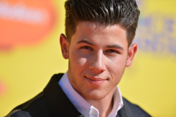 Nick Jonas - 28th Annual Kids' Choice Awards, Inglewood, 28 марта 2015 (83xHQ) IuGuR1K5