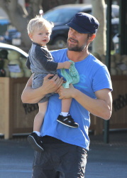Josh Duhamel - took his son Axl for a bike ride in Santa Monica - March 7, 2015 - 32xHQ JqsKIeB1