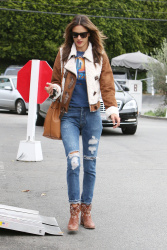 Alessandra Ambrosio - Out and about in Brentwood, 30 января 2015 (39xHQ) JtuR1sdj