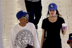 Kendall Jenner - Shopping with a friend in Los Angeles, February 5, 2015 (12xHQ) KAi7FtRQ