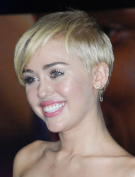 Miley Cyrus - 2014 MTV Video Music Awards in Los Angeles, August 24, 2014 - 350xHQ KVm6jlmh