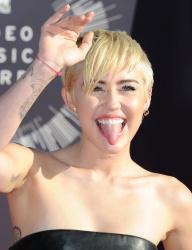 Miley Cyrus - 2014 MTV Video Music Awards in Los Angeles, August 24, 2014 - 350xHQ KYfRow72