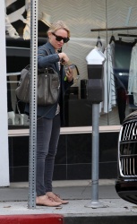 Naomi Watts - Out and about in Los Angeles, 28 января 2015 (8xHQ) L884vzvB