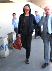 Ryan Gosling - Ryan Gosling - Arriving at LAX Airport in LA - April 17, 2015 - 25xHQ LoNjVCNK