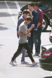 Louis Tomlinson - Outside One Direction’s video shoot at Sydney’s Fox Studios in Sydney - February 10, 2015 - 2xHQ MM3S8ONW