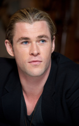 Chris Hemsworth - Snow White And The Huntsman press conference portraits by Vera Anderson (West Suffex, May 13, 2012) - 10xHQ MyvSR6Ki