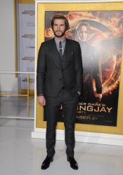 Liam Hemsworth, Jennifer Lawrence, Josh Hutcherson - 'The Hunger Games: Mockingjay - Part 1'Los Angeles Premiere at Nokia Theatre L.A. Live, Лос-Анджелес, 17 ноября 2014 (119xHQ) N6aFrvrX