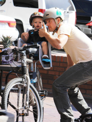 Josh Duhamel - Josh Duhamel - Out for lunch with his son in Santa Monica - April 27, 2015 - 30xHQ N6rdkuWA