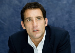 Clive Owen - Clive Owen - "The Boys are Back" press conference portraits by Armando Gallo (Toronto, September 15, 2009) - 15xHQ NlzY0wyO