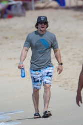 Mark Wahlberg - and his family seen enjoying a holiday in Barbados (December 26, 2014) - 165xHQ OU7iTSES