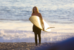Cara Delevingne - Photoshoot candids in Malibu, 9 января 2015 (133xHQ) OWo6pd9M