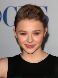 Chloe Moretz - 2012 People's Choice Awards at the Nokia Theatre (Los Angeles, January 11, 2012) - 335xHQ OYmwjHEs