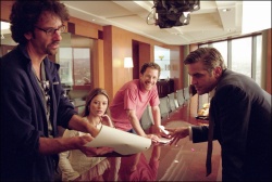 George Clooney, Catherine Zeta-Jones, Geoffrey Rush, Billy Bob Thornton - постеры и промо стиль к фильму "Intolerable Cruelty (Невыносимая жестокость)", 2003 (36xHQ) OnPLrY9r
