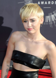 Miley Cyrus - 2014 MTV Video Music Awards in Los Angeles, August 24, 2014 - 350xHQ P3D2uVon