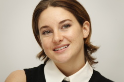 Shailene Woodley - Insurgent press conference portraits by Herve Tropea (Beverly Hills, March 6, 2015) - 12xHQ PJNNnKcW