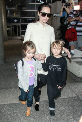 Angelina Jolie - LAX Airport - February 11, 2015 (185xHQ) PqcHSths