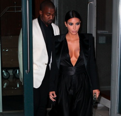 Kim Kardashian and Kanye West - In New York, 8 января 2015 (42xHQ) Qe805DOL