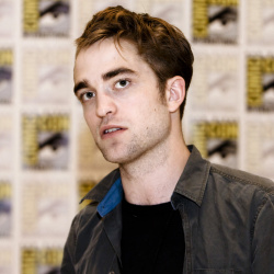 Robert Pattinson - "The Twilight Saga: Breaking Dawn. Part 1" press conference portraits by Armando Gallo (San Diego, July 21, 2011) - 34xHQ QhbeTHFD