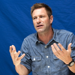Aaron Eckhart - Aaron Eckhart - "The Rum Diary" press conference portraits by Armando Gallo (Hollywood, October 13, 2011) - 18xHQ R3eVbuwc