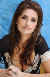 Penelope Cruz - Sahara press conference portraits by Vera Anderson (Beverly Hills, March 21, 2005) - 17xHQ R93z9L2n