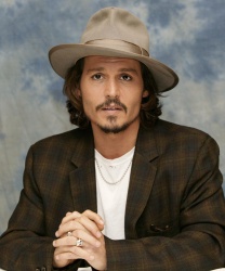 Johnny Depp - "Pirates of the Caribbean: Dead Man's Chest" press conference portraits by Armando Gallo (Los Angeles, June 22, 2006) - 16xHQ S3i7Hs6z