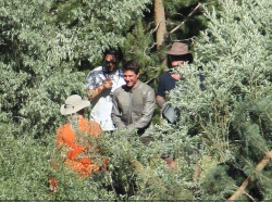 Tom Cruise - on the set of 'Oblivion' in June Lake, California - July 10, 2012 - 15xHQ S4IhzVXq
