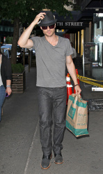 Ian Somerhalder - spotted doing some grocery shopping in NYC - May 17, 2012 - 9xHQ SCHzDsJ3