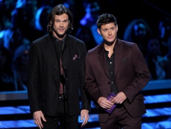Jensen Ackles & Jared Padalecki - 39th Annual People's Choice Awards at Nokia Theatre in Los Angeles (January 9, 2013) - 170xHQ T3N2XV3d
