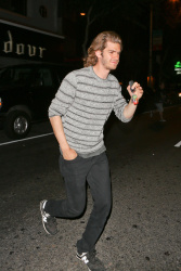 Andrew Garfield - Andrew Garfield & Emma Stone - Leaving an Arcade Fire concert in Los Angeles - May 27, 2015 - 108xHQ TBVn3mDY