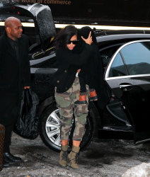 Kim Kardashian - At JFK Airport in New York City with Kanye West (2015. 02. 09) (44xHQ) Tu79B86V