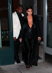 Kim Kardashian and Kanye West - In New York, 8 января 2015 (42xHQ) UkBP3oUC