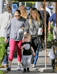 Hilary Duff - Out and about in Beverly Hills, 7 января 2015 (17xHQ) VszvD8eL