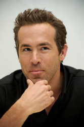 Ryan Reynolds - The Change-Up press conference portraits by Simon Holmes & Vera Anderson (Beverly Hills, July 17, 2011) - 9xHQ W2xeK9x6