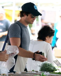 Ian Somerhalder & Nikki Reed - at the farmer's market in Sherman Oaks (July 20, 2014) - 152xHQ WA4yX210