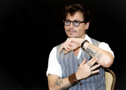 Johnny Depp - "Pirates of the Caribbean: On Stranger Tides" press conference portraits by Armando Gallo (Beverly Hills, May 4, 2011) - 22xHQ WCacP3Hj