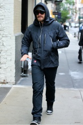 Jake Gyllenhaal - Out & About In New York City 2015.06.01 - 22xHQ XIKWXKtO